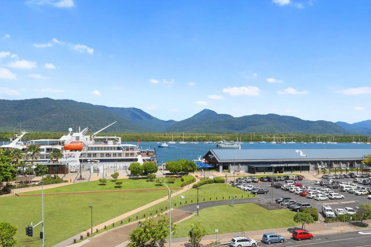 Stunning Coastal 3 Bedroom Apartment In Cairns Cbd Australia