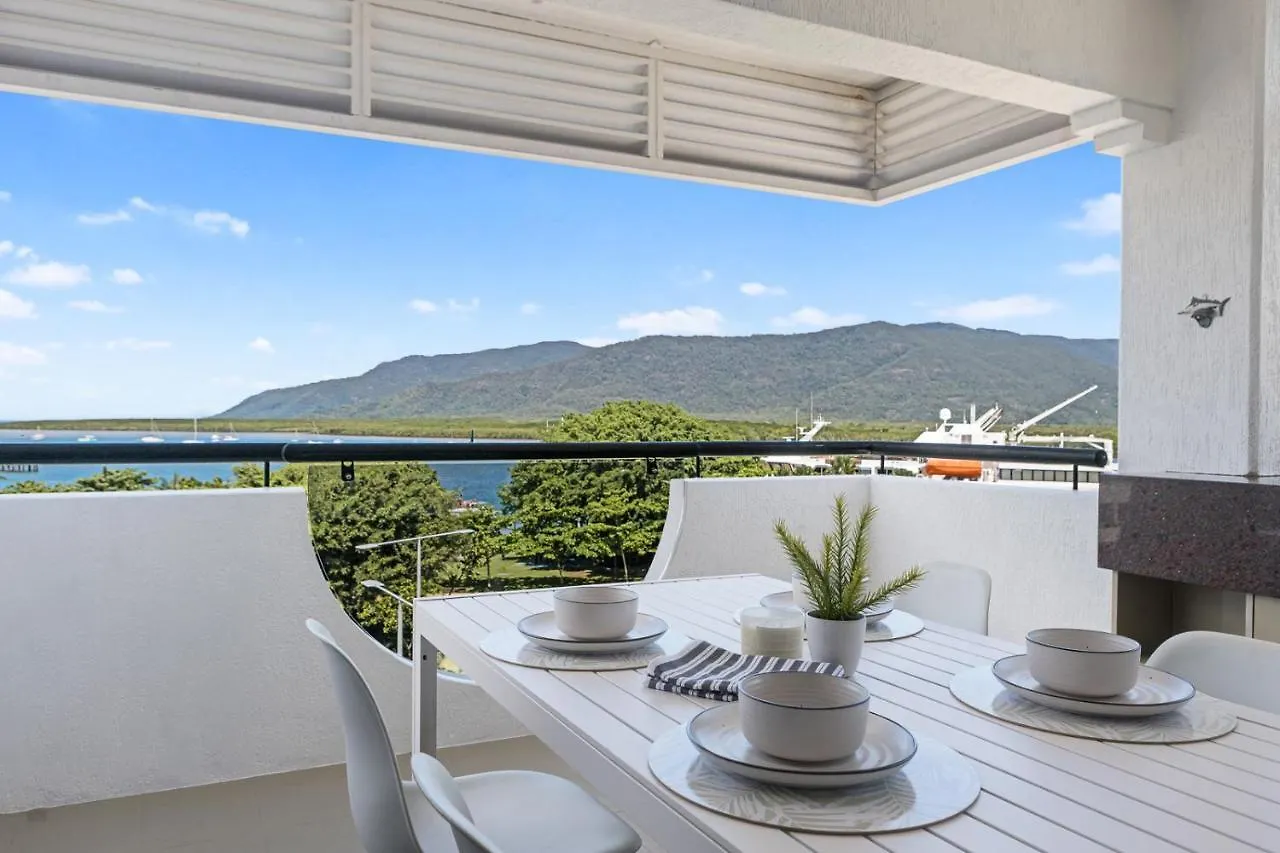 Stunning Coastal 3 Bedroom Apartment In Cairns Cbd 0*,  Australia