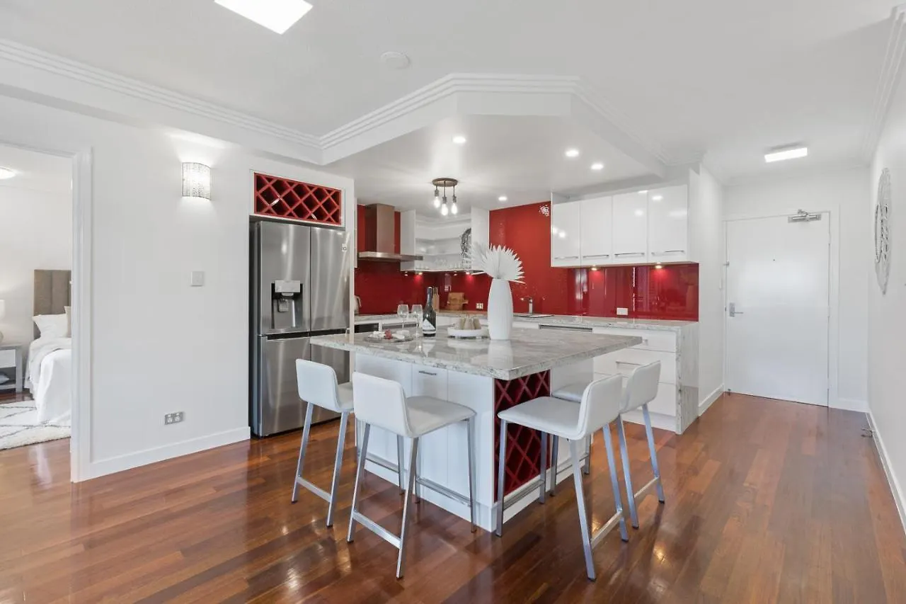 Stunning Coastal 3 Bedroom Apartment In Cairns Cbd