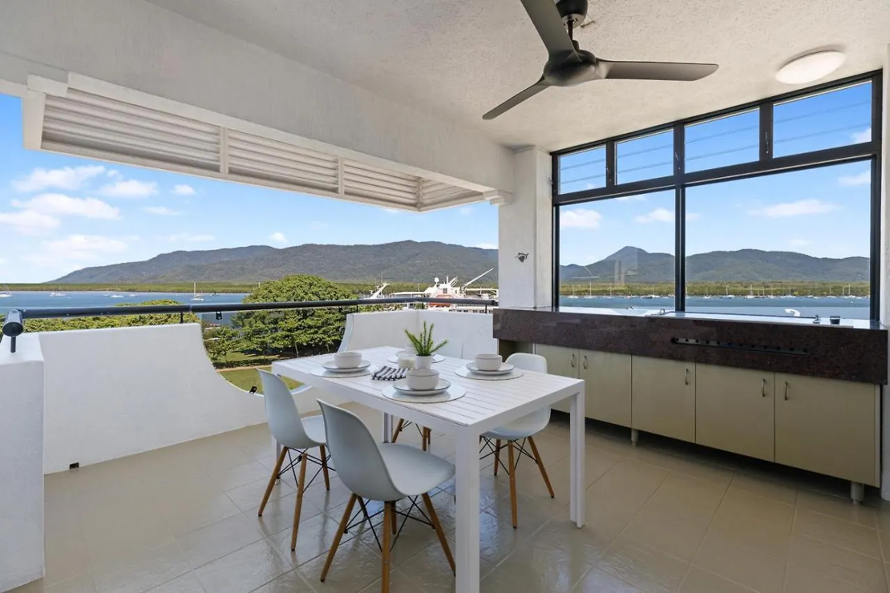 Stunning Coastal 3 Bedroom Apartment In Cairns Cbd 0*,  Australia