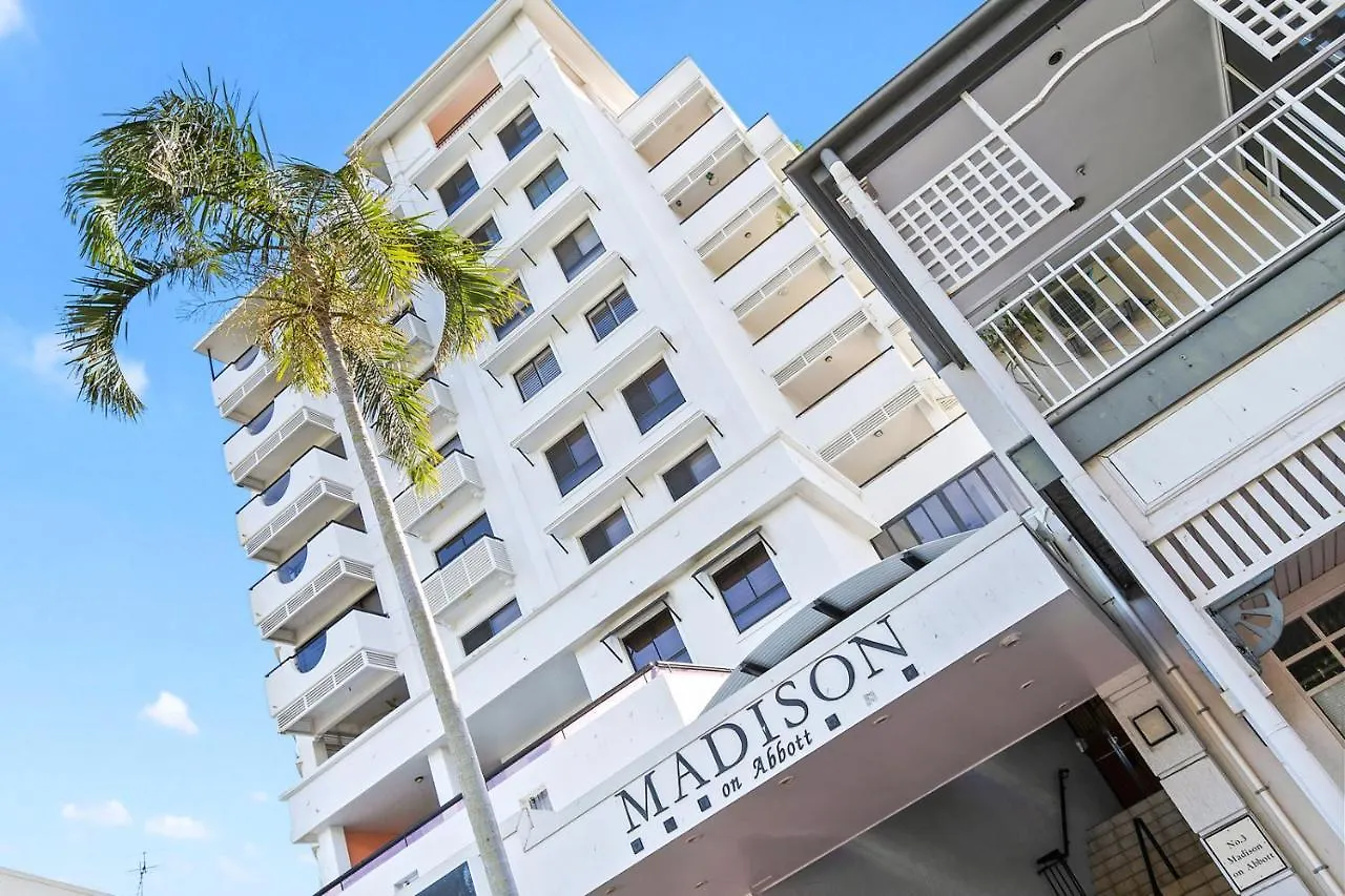 Stunning Coastal 3 Bedroom Apartment In Cairns Cbd Australia