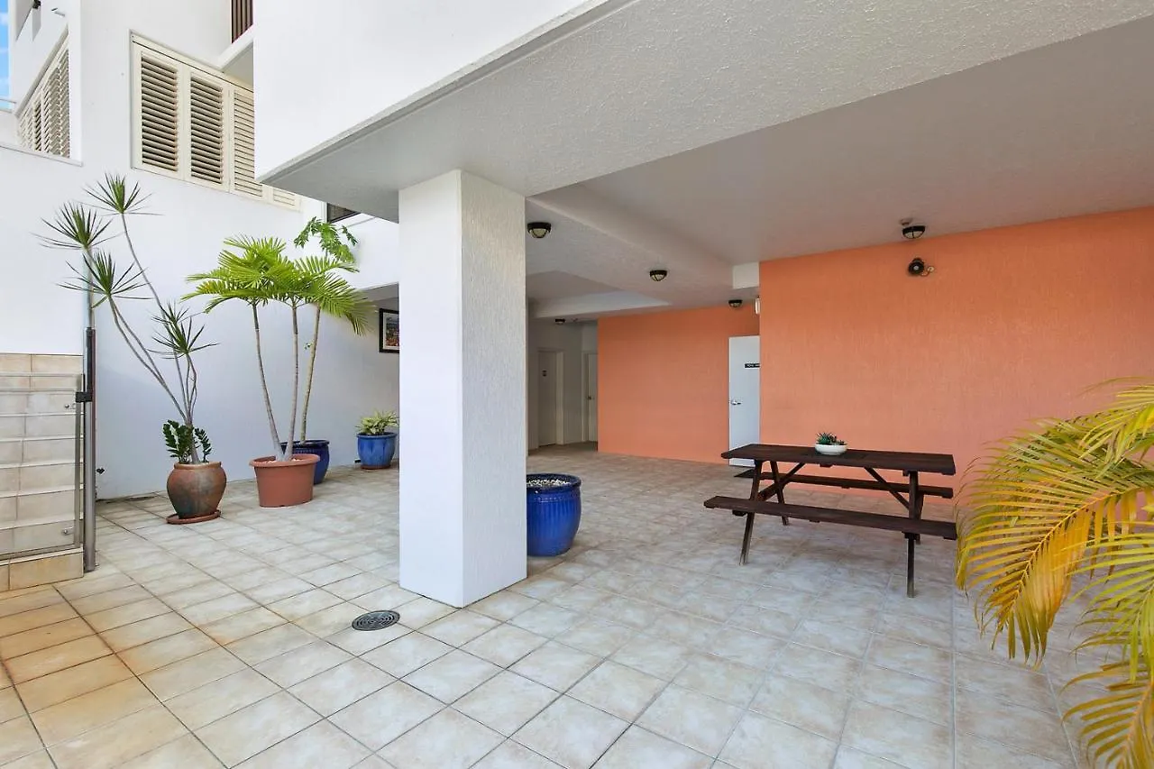 Stunning Coastal 3 Bedroom Apartment In Cairns Cbd